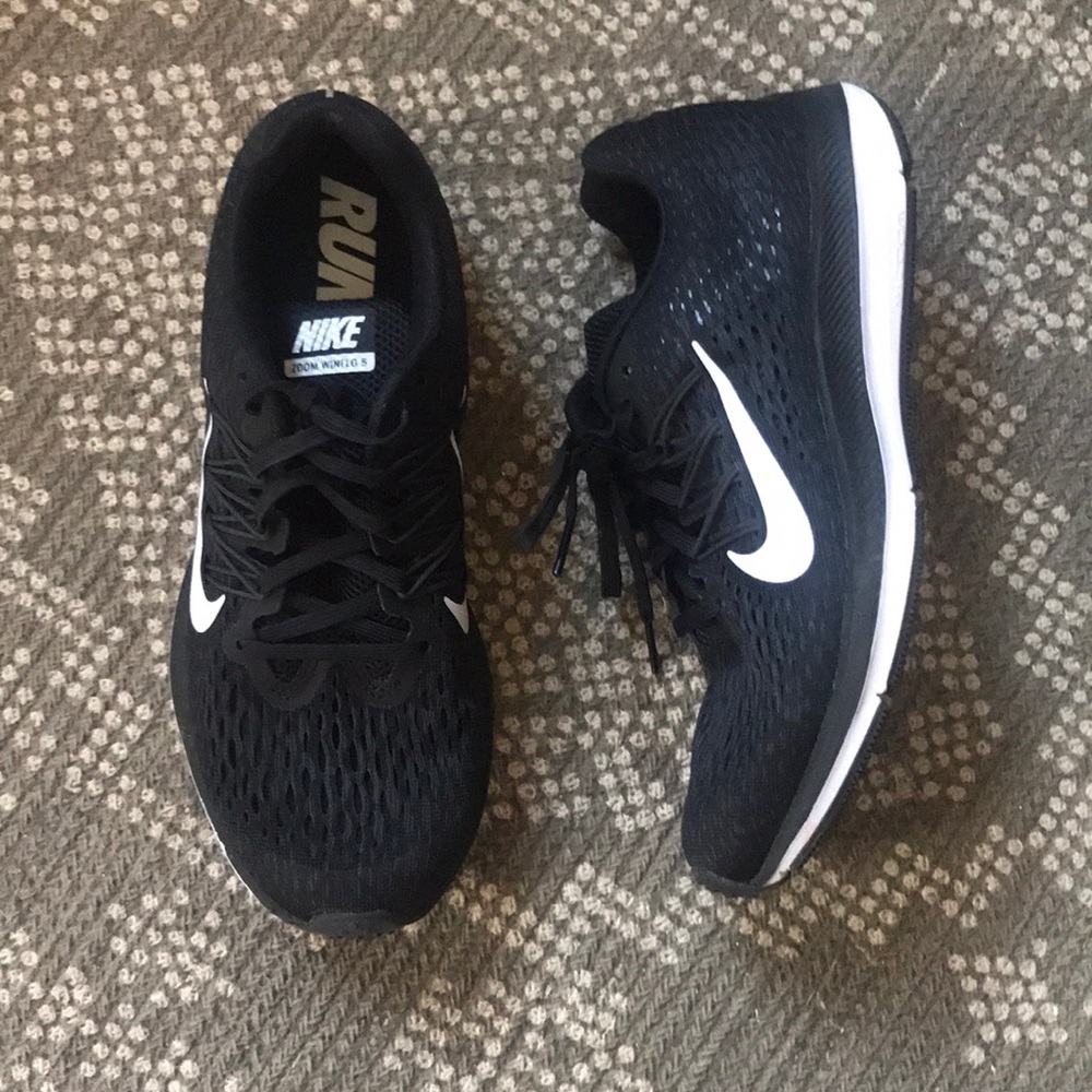 Nike Women’s Black and White Athletic Shoes